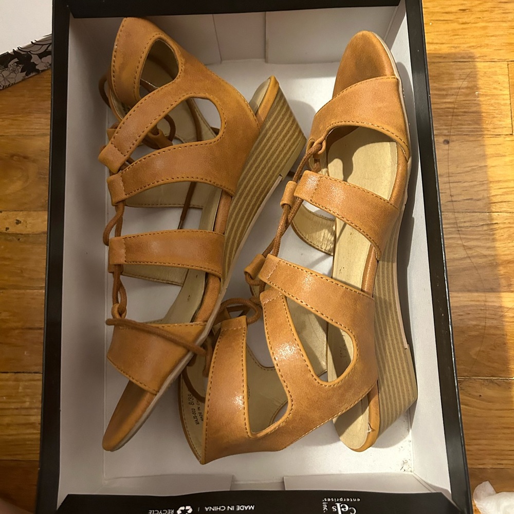 Chinese laundry size 8 brown tan nude most sandal